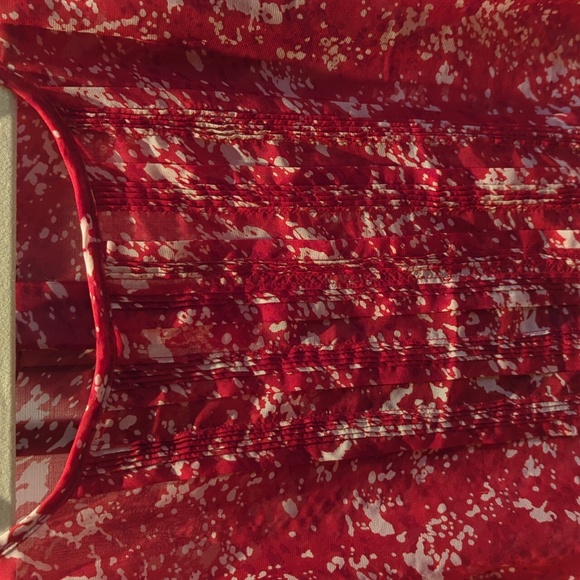 Red & White Sleeveless Blouse - Picture 2 of 7